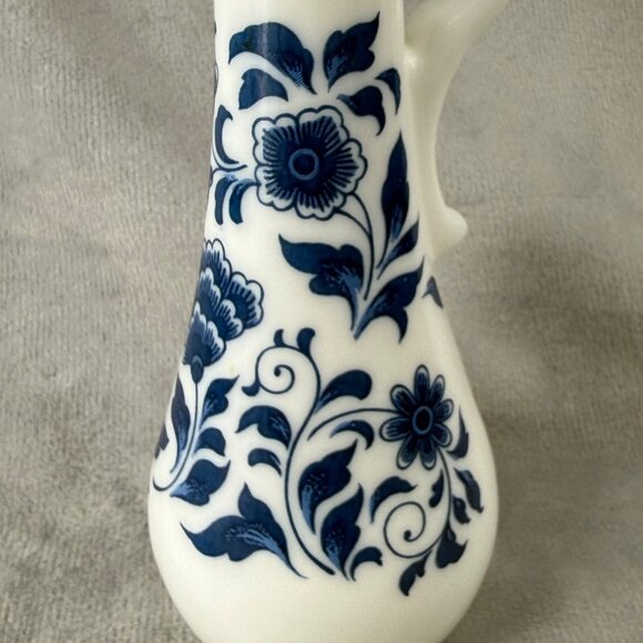 Vintage White Ceramic Container Bud Vase Blue Floral Design, Handle. Avon. - Picture 3 of 16